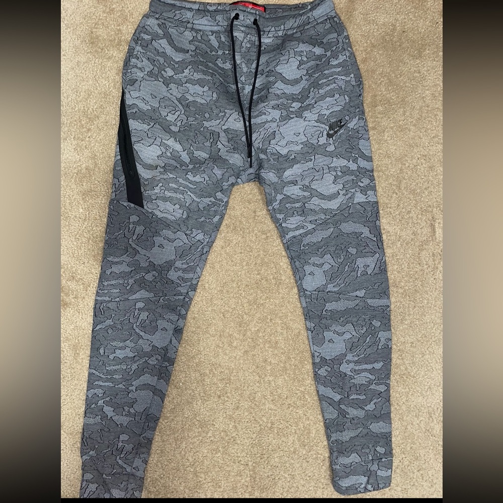 Men’s Nike grey Camo Sweatpants size S